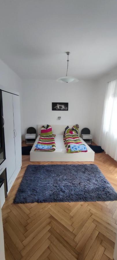 Pécs Park Apartamento Exterior foto